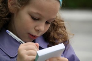 Qué significa escribir en Cursiva? Beneficios para los escolares